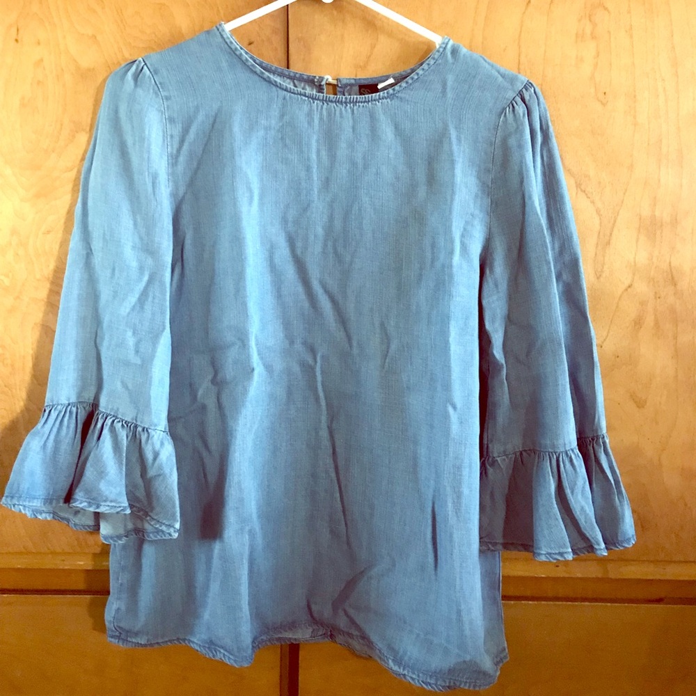 Denim light blue top with peplum sleeves
